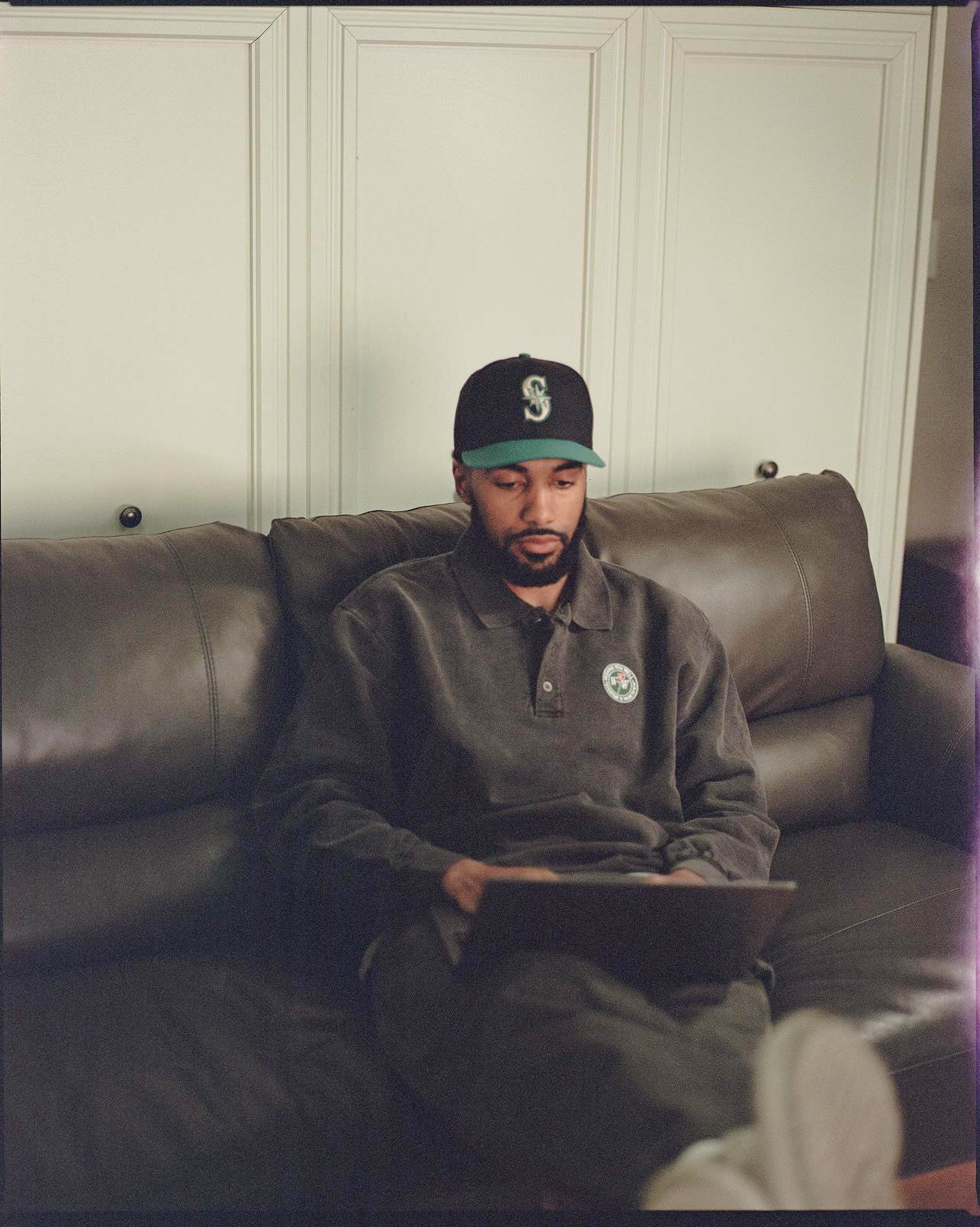 IVY ROSE RUGBY CREWNECK SWEATER (COAL/GARMENT DYED)