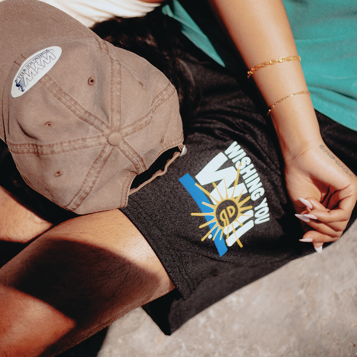EVERYBODY LOVES THE SUNSHINE MESH SHORTS (BLACK)