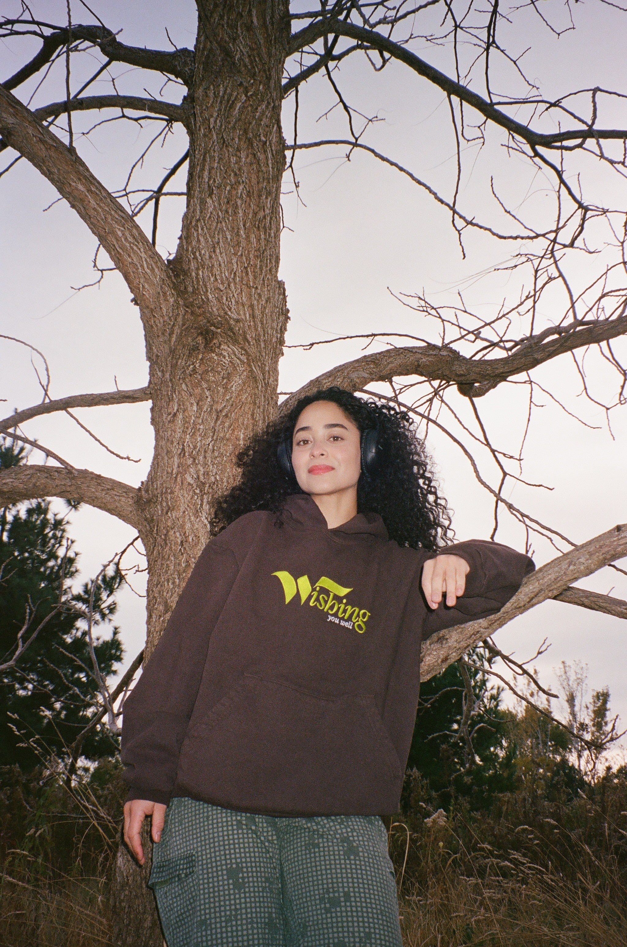 WYW EMBROIDERED LOGO PULLOVER HOODIE (CHOCOLATE/GARMENT DYED)